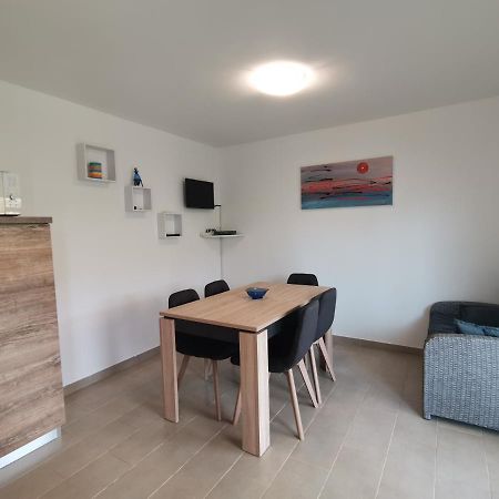 Apartments Victoria Савудрия Екстериор снимка
