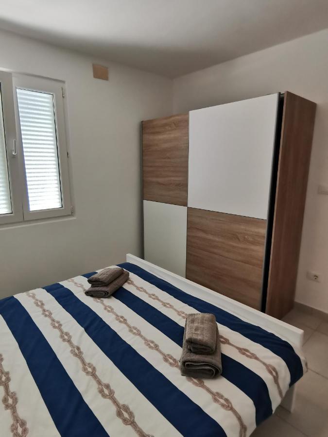 Apartments Victoria Савудрия Екстериор снимка