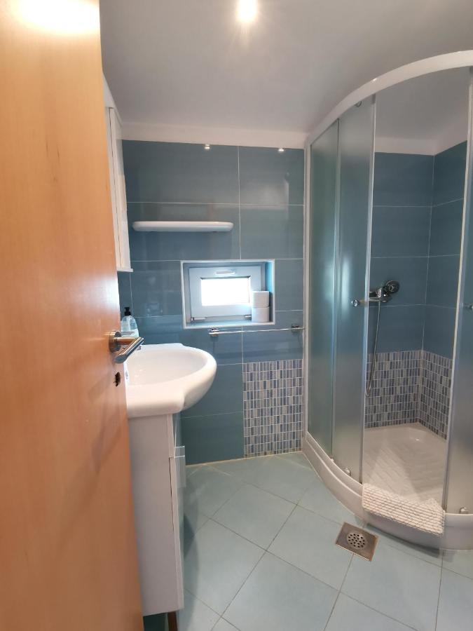 Apartments Victoria Савудрия Екстериор снимка