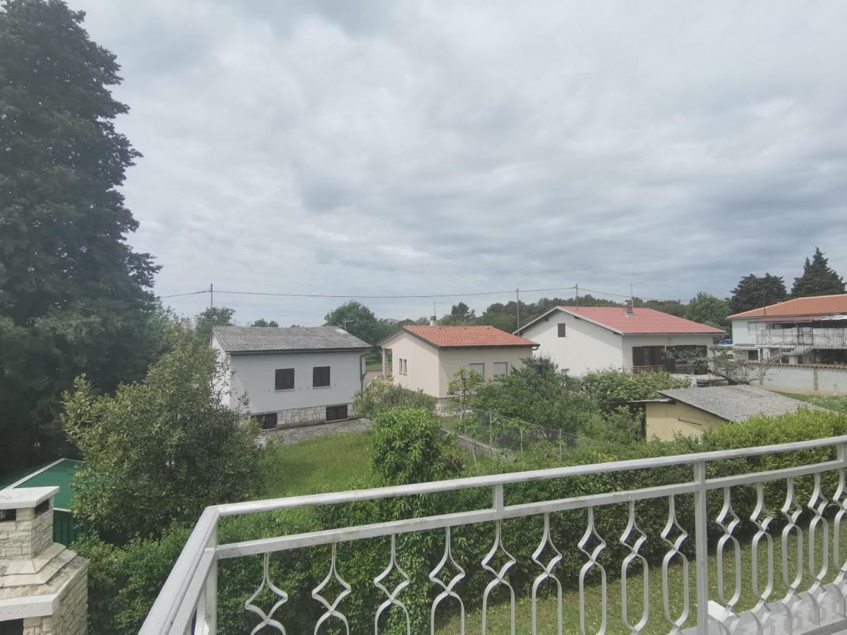 Apartments Victoria Савудрия Екстериор снимка
