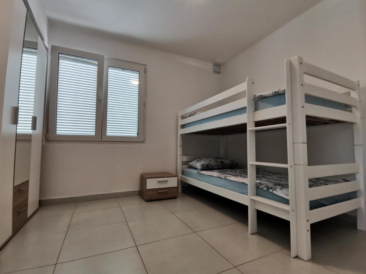 Apartments Victoria Савудрия Екстериор снимка