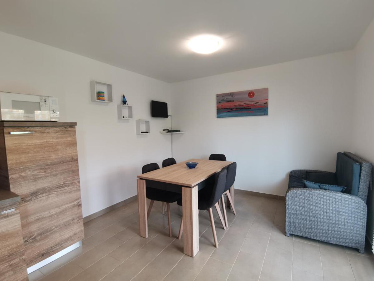 Apartments Victoria Савудрия Екстериор снимка
