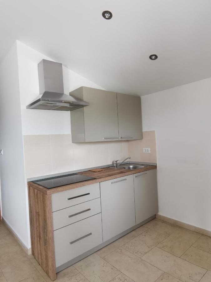 Apartments Victoria Савудрия Екстериор снимка