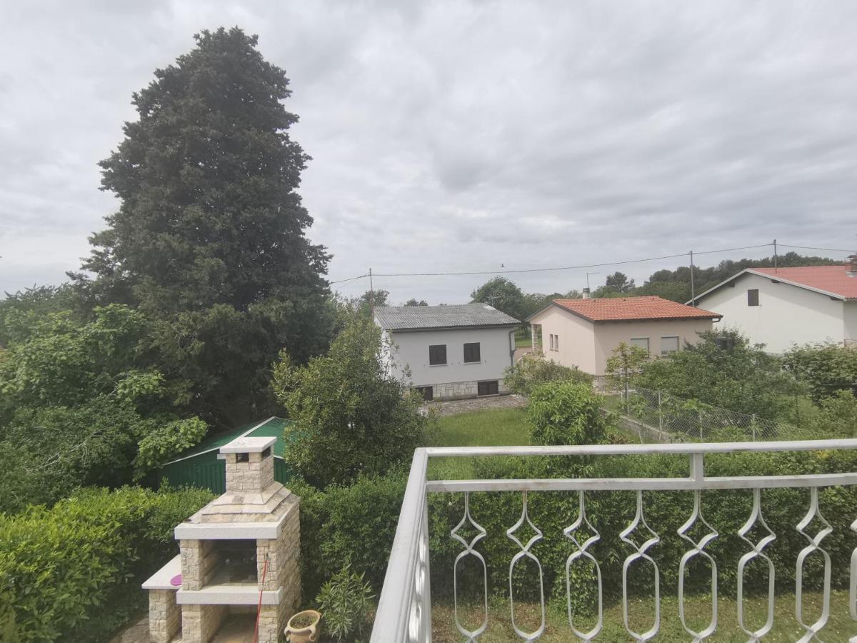 Apartments Victoria Савудрия Екстериор снимка
