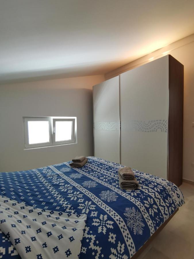 Apartments Victoria Савудрия Екстериор снимка