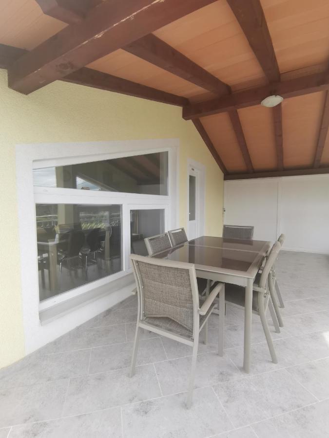 Apartments Victoria Савудрия Екстериор снимка